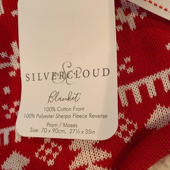 Red Holiday Blanket with White Reindeer Pattern kids - Picture 12 of 13